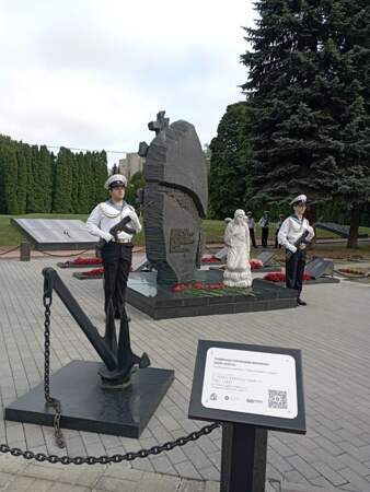 9.Памятник морякам Курска 